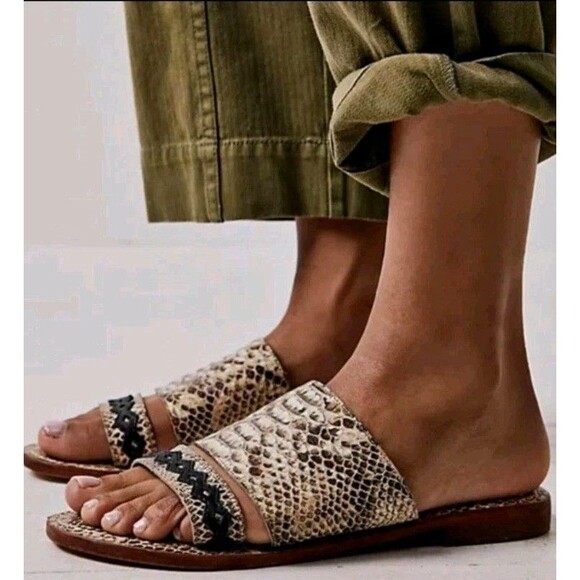 Free People Saturday Slide Snakeskin Print Flats Size US 7/EU 37.5 Beach Pool - Picture 1 of 9